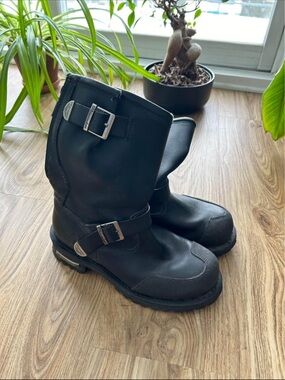 Milwaukee black leather biker boots